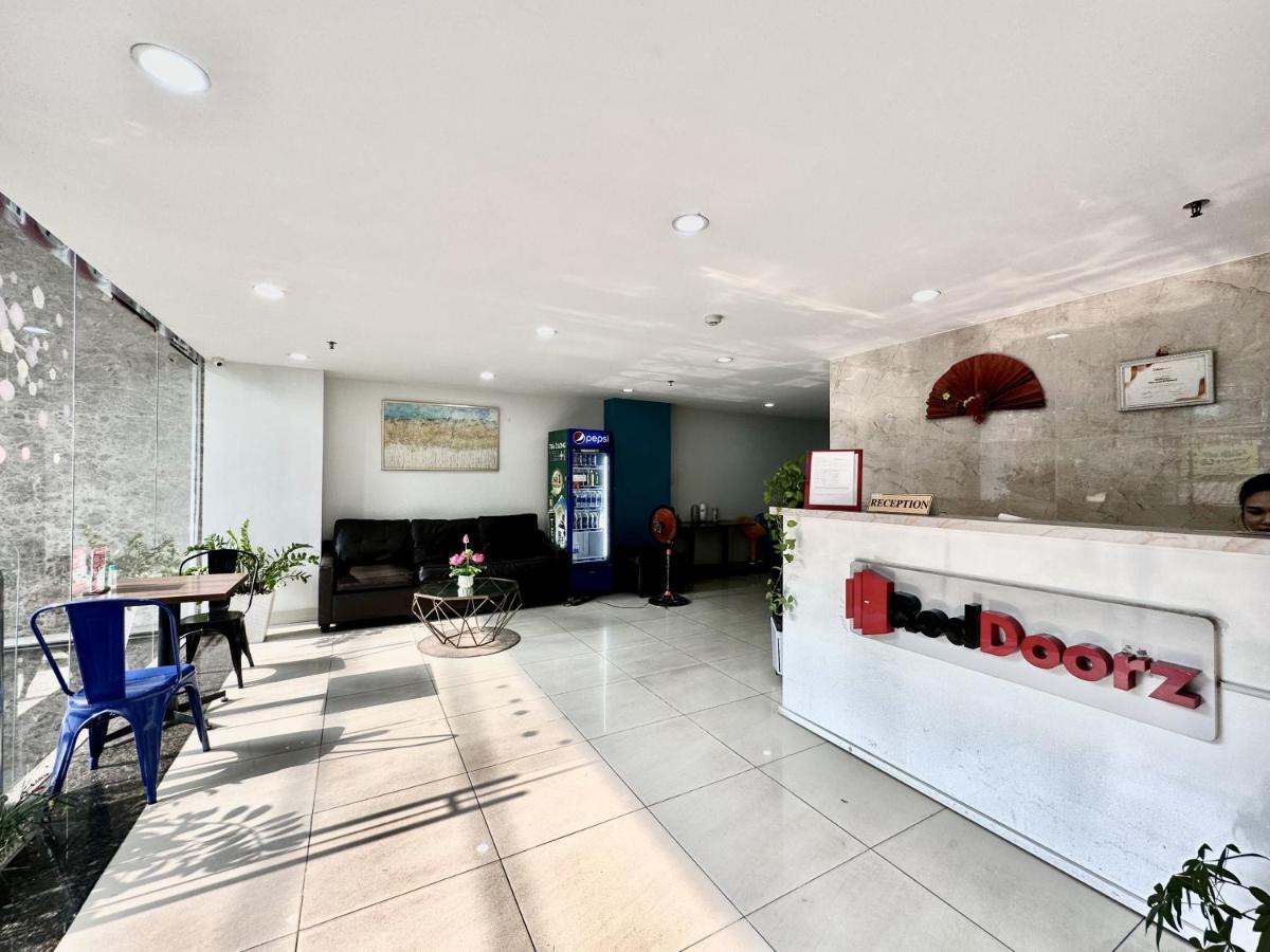 The Jade Hotel Near Tan Son Nhat Airport Хошимін Екстер'єр фото